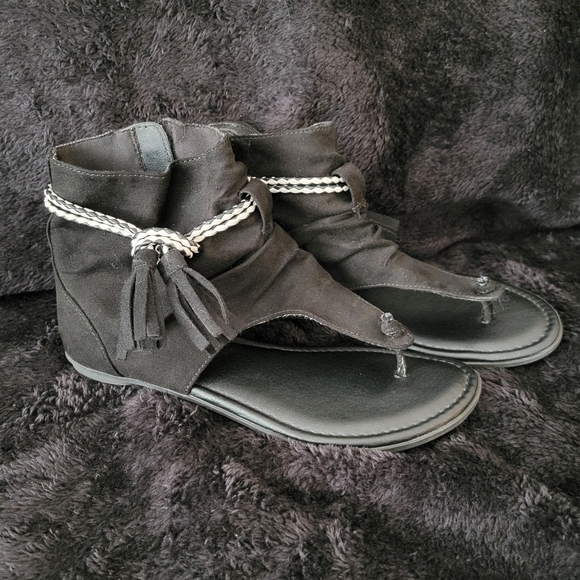 Sandals - Picture 2 of 5